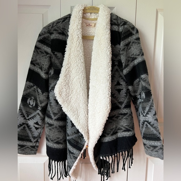 NWT Hollister Sherpa Lined Aztec Sweater - Picture 3 of 7